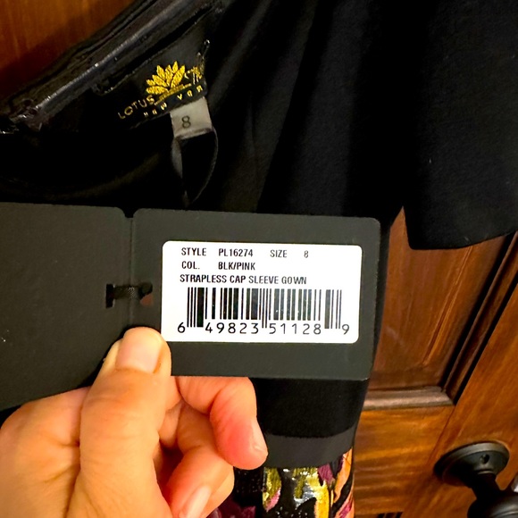 Lotus Treads Gown - Picture 4 of 4